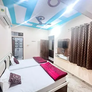 The Orchid - Walkable Distance From Taj Mahal Проживание в семье Агра