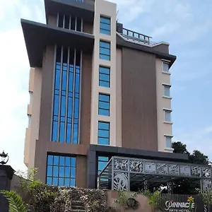 hotel-pinnacle-gate.hotels-varanasi.com/